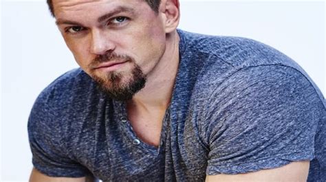 steve howey weight and height|Steve Howey Net Worth, Wife, Bio, Age, Height,。